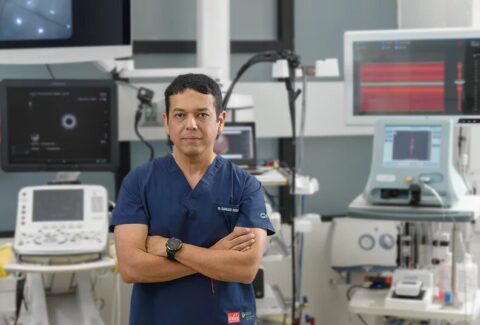 Dr Carlos Robles Medranda